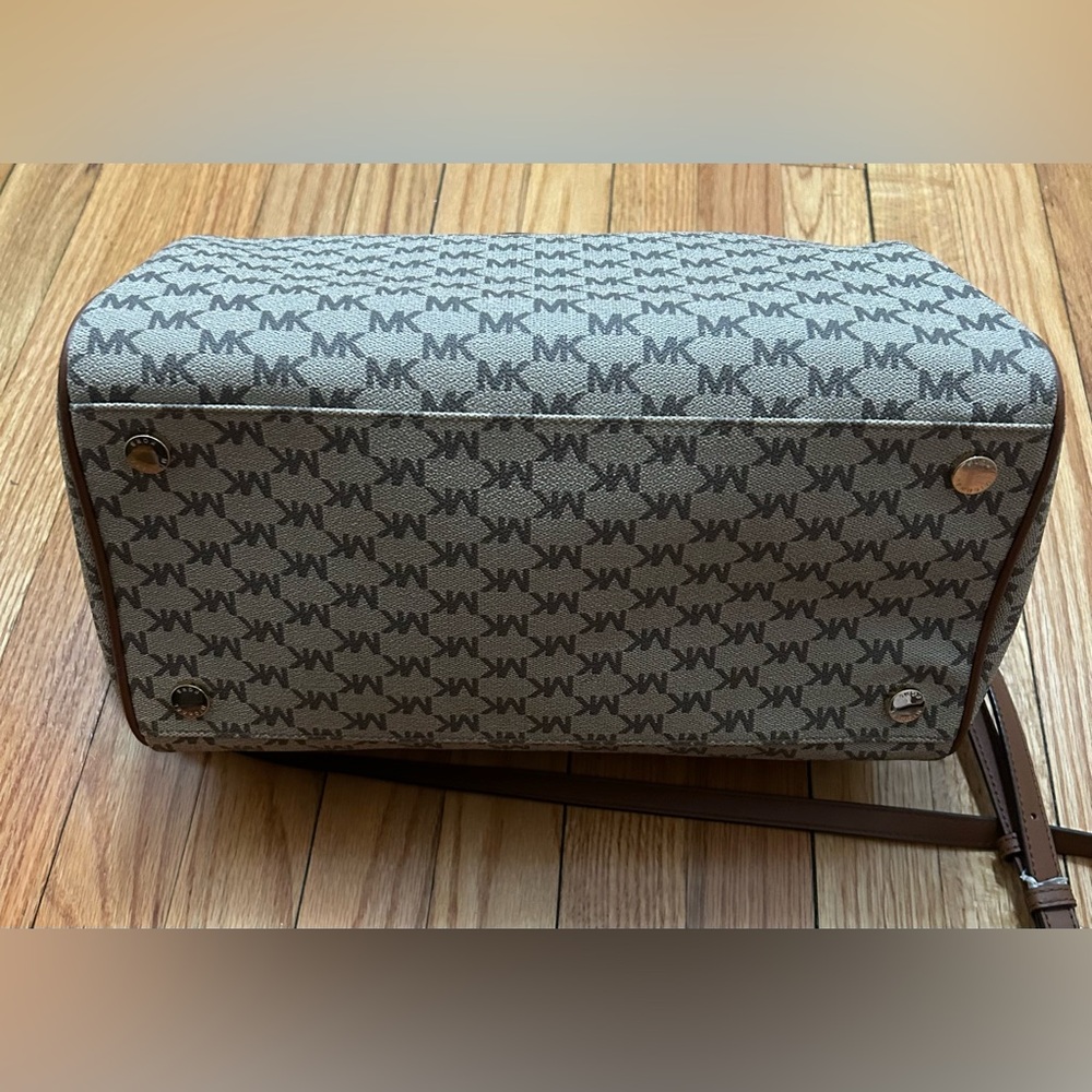 New Michael Kors Grayson Duffel-Style Satchel - Picture 4 of 9